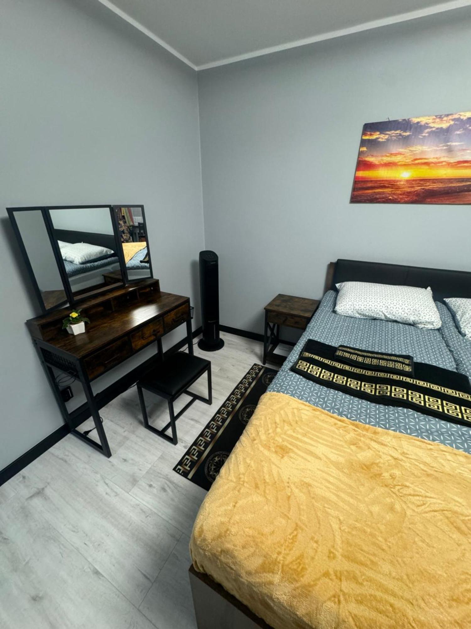Orla Plaza Apartment *
